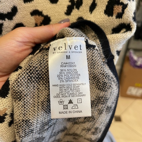 Velvet by Graham & Spencer Leopard Skirt - Picture 4 of 4